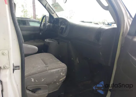 2004 Ford E-250 Commercial/Recreational z USA, uszkodzony, nr VIN 1FTNE24L74HA02018